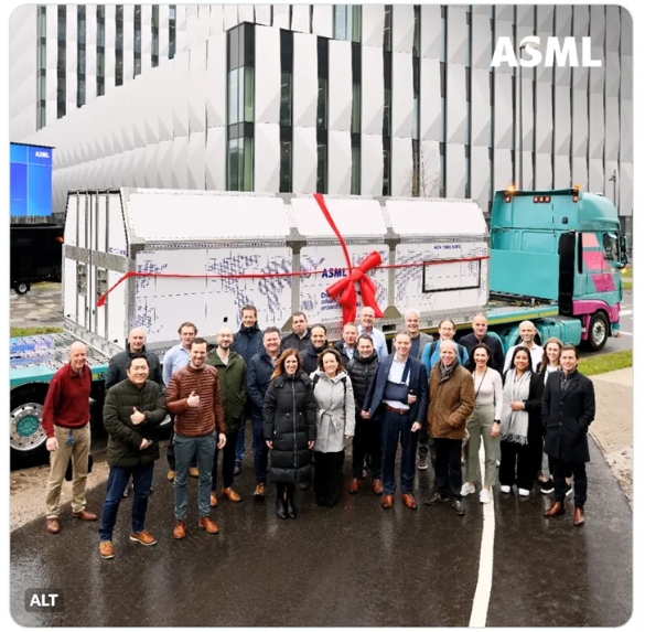 ASML首臺(tái)新一代High-NA EUV光刻機(jī)交付，2納米以下芯片制程再無(wú)阻礙